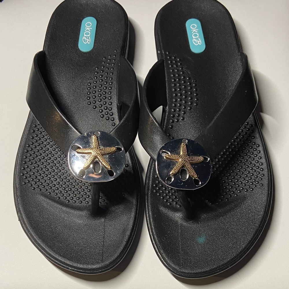 OKA b. Flip Flops Sandals w/ Gold Starfish — Like New! Black Summer Sandys